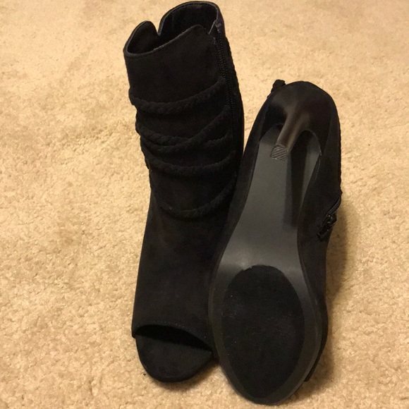 Women’s suede, ankle, open toed heels - Picture 5 of 6